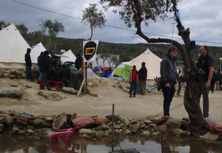 Μυτιλήνη: Διέκοψαν την απεργία πείνας οι 12 Σύροι πρόσφυγες
