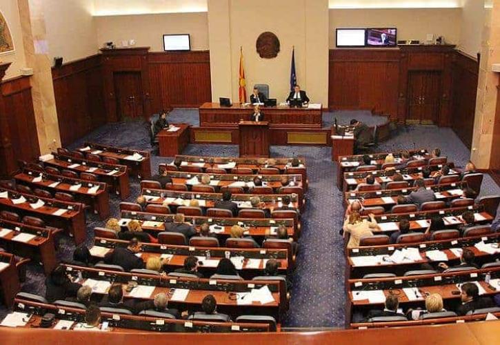 Σε τεταμένο κλίμα η συζήτηση της Συμφωνίας των Πρεσπών στη Βουλή της πΓΔΜ