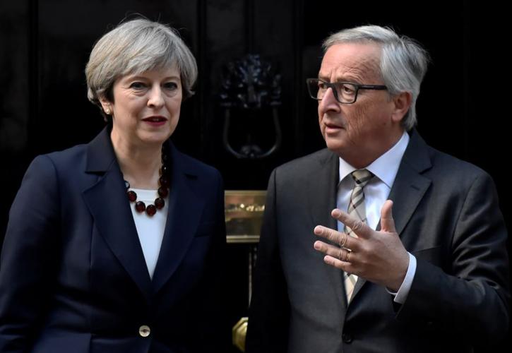 Επιτάχυνση των συνομιλιών για το Brexit θέλουν Βρετανία και ΕΕ