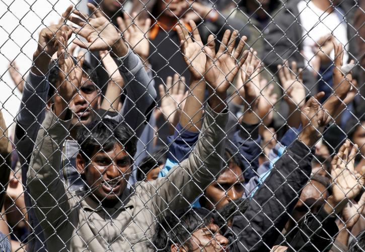 De Standaard: Η Αθήνα ζητά κυρώσεις για το προσφυγικό