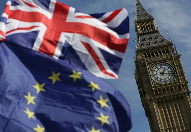 Δεν συζητά ακόμα η ΕΕ για «προσωρινή τελωνειακή ένωση» με τη Βρετανία