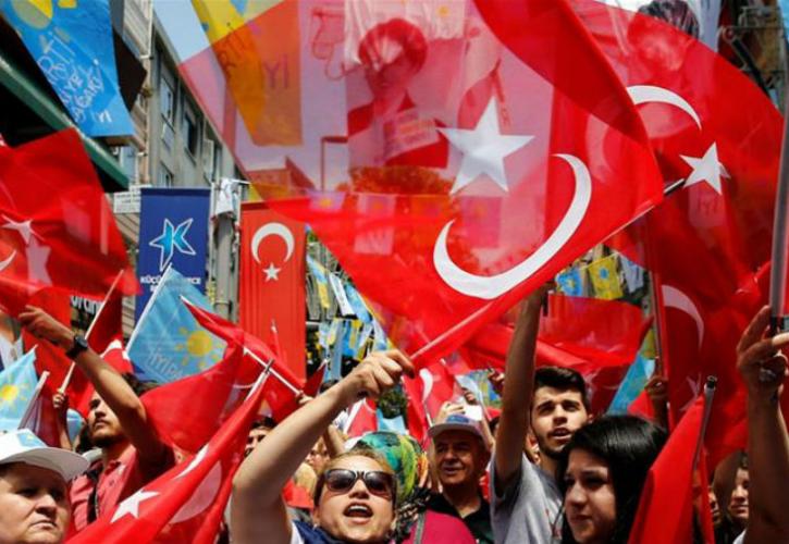 Συνελήφθησαν Γερμανοί παρατηρητές των εκλογών στην Τουρκία