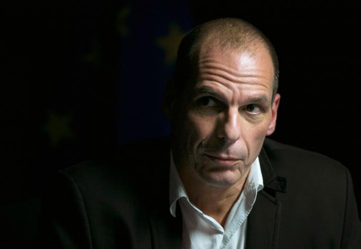 Βαρουφάκης: Παραμύθι ότι η Ελλάδα σώθηκε