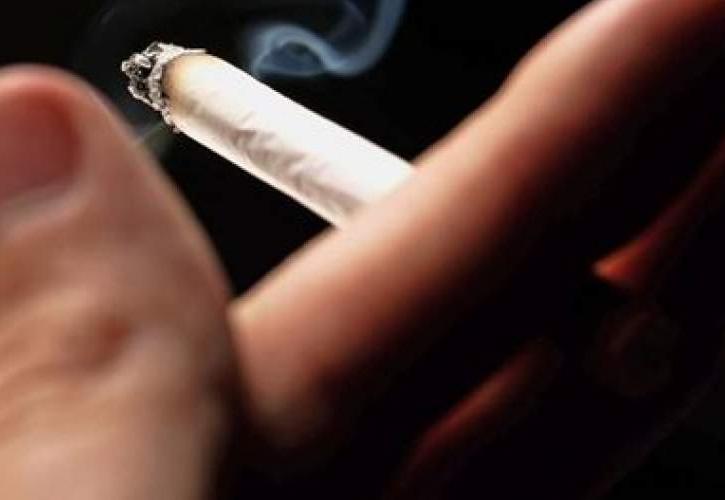 Έρχονται «τσουχτερά» πρόστιμα για τους παράνομους καπνιστές
