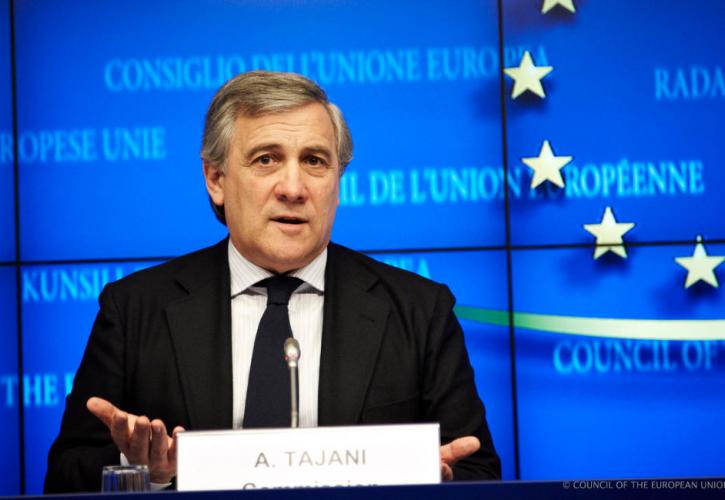 Ο Ταγιάνι προειδοποιεί ότι η ΕΕ κινδυνεύει να διαλυθεί