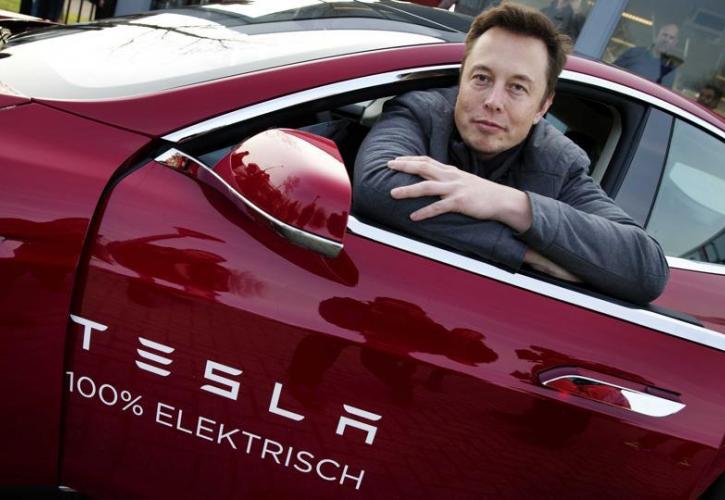 «Βουτιά» της Tesla από ανάρμοστο tweet του Έλον Μασκ