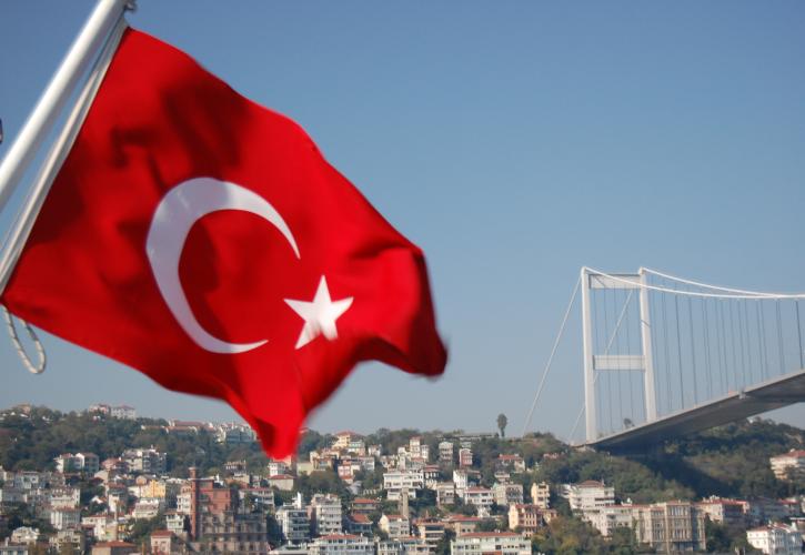 H Τουρκία κλονίζει τις αγορές - Συνέχες το σφυροκόπημα της λίρας
