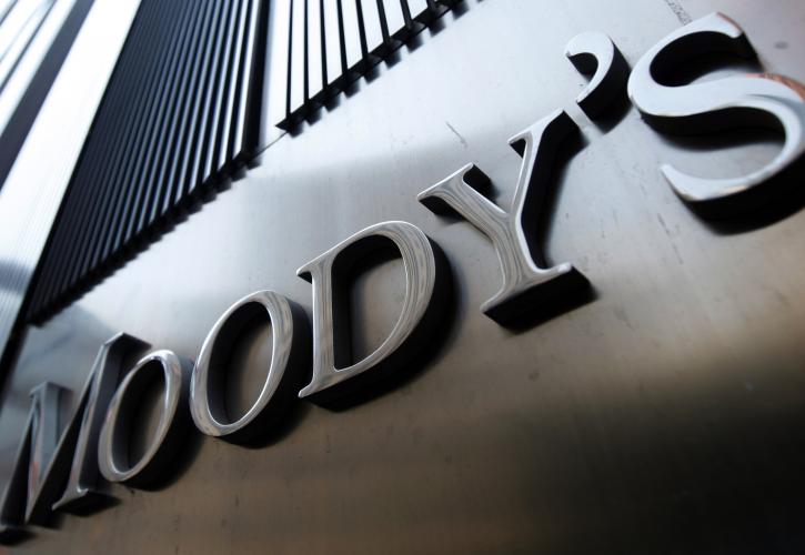 Moody’s: Αναβάθμισε καλυμμένα ομόλογα των ελληνικών τραπεζών