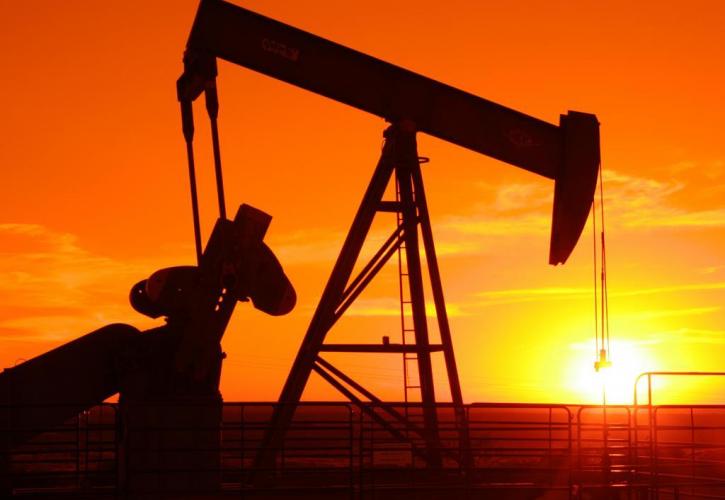 Πτώση καταγράφει το πετρέλαιο στο «παρά πέντε» των αμερικανικών κυρώσεων