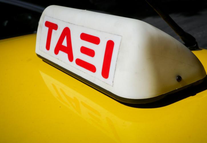 Αυστηρά πρόστιμα έως 4.000 ευρώ και αφαίρεση άδειας για τους ταξιτζήδες