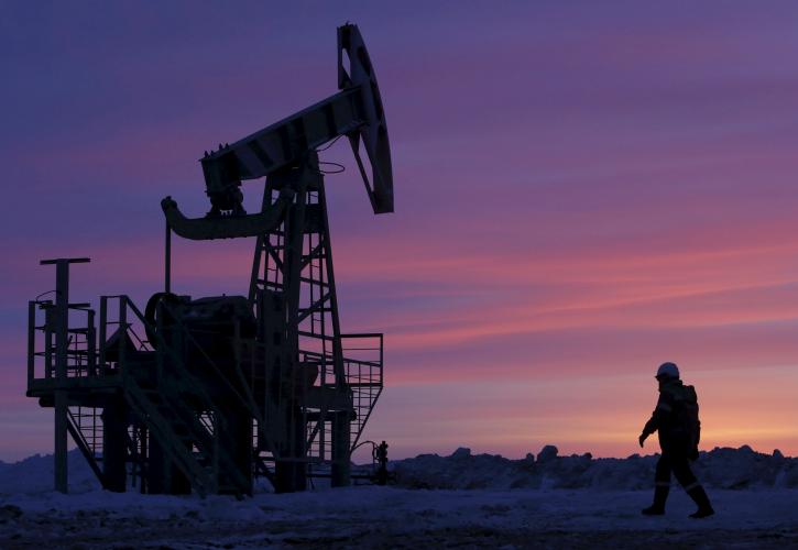 Εβδομαδιαίες απώλειες σχεδόν 3% για το πετρέλαιο