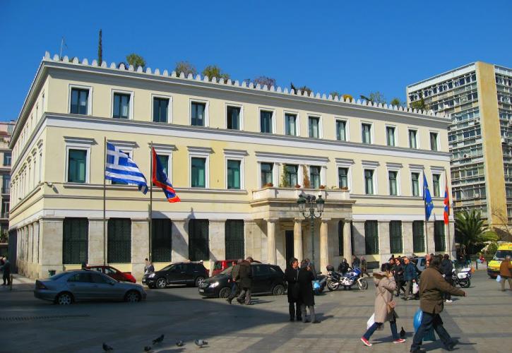 Επιστροφή πινακίδων από τον Δήμο Αθηναίων λόγω Πάσχα