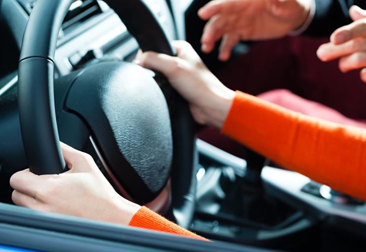 Δίπλωμα οδήγησης στα 17: Αυτή θα είναι η ποινή σε περίπτωση ατυχήματος