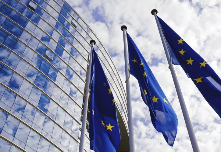 ΕΕ: Καμπάνα 485 εκατ. σε Credit Agricole, HSBC και JPMorgan