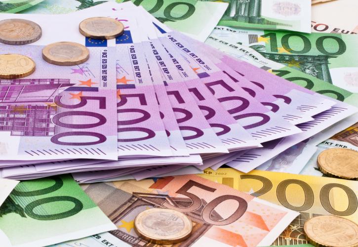 Σε χαμηλό έξι μηνών το ευρώ έναντι του δολαρίου λόγω Ιταλίας
