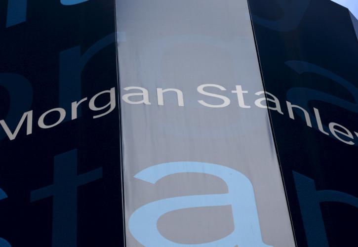 Morgan Stanley: Οι ελληνικές τράπεζες παραμένουν υπερπουλημένες