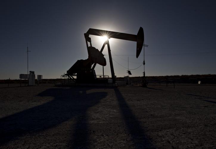 Αλμα των τιμών του πετρελαίου: Σε υψηλό σχεδόν 4 ετών το Μπρεντ