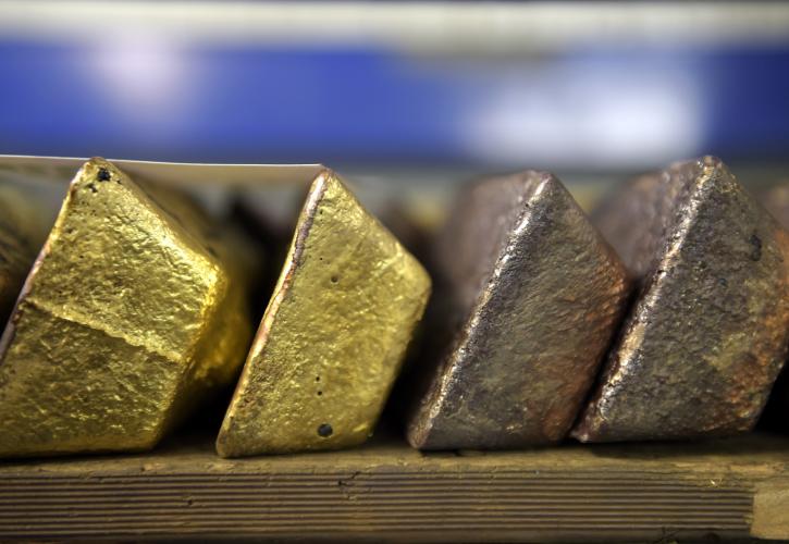 Κέρδη για το χρυσό καθώς το πετρέλαιο φοβίζει τους επενδυτές