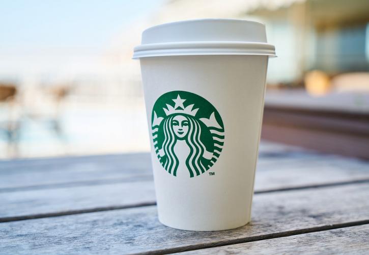 Τον «θρόνο» των McDonald's διεκδικούν τα Starbucks