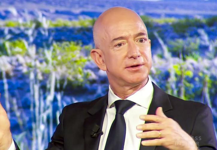Ισχυρές πιέσεις από πελάτες και εργαζόμενους δέχεται η Amazon