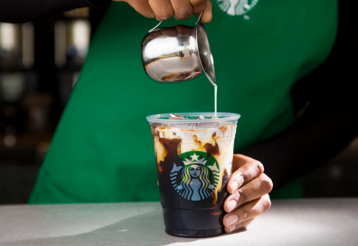 Τα Starbucks κερνάνε καφέ στις 25 Οκτωβρίου