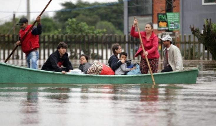 Βραζιλία: Τουλάχιστον 37 νεκροί, 74 αγνοούμενοι από τις πλημμύρες