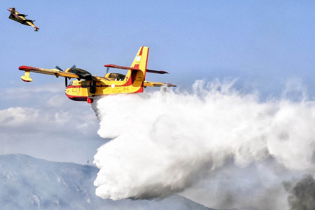 Πυροσβεστικά αεροσκάφη σε κατάσβεση φωτιάς