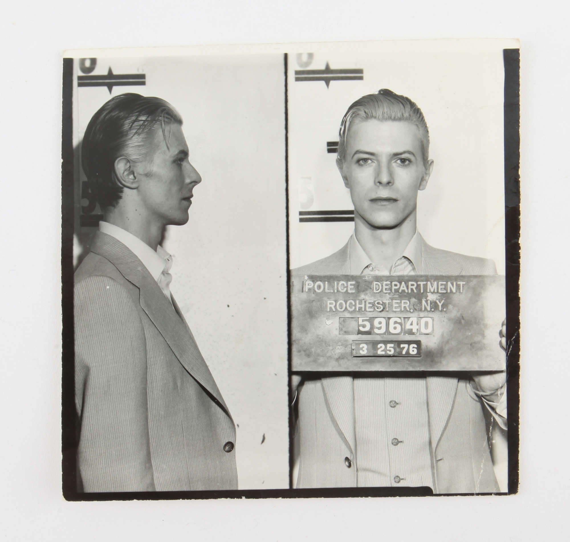 Η φωτογραφία από την σύλληψη του David Bowie το 1976 - CREDIT: Ewbank’s Auctions