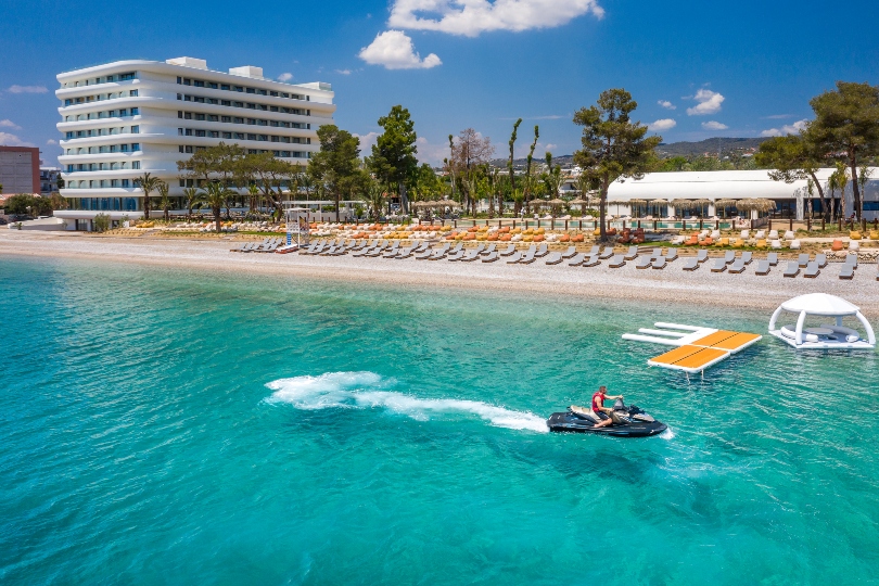 Isla Brown Corinthia