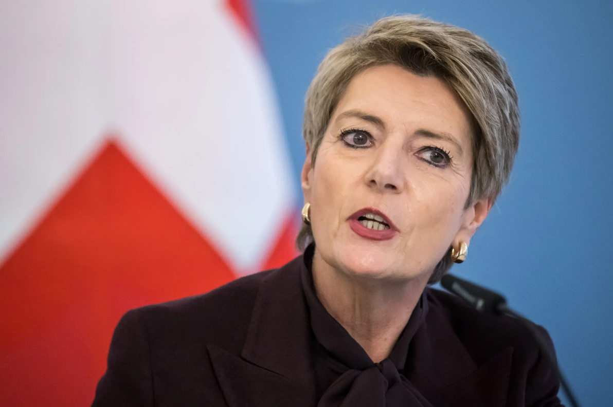 Με άδεια χέρια φεύγει από ΗΠΑ η Κάριν Κέλερ-Σούτερ: Σε ισχύ οι δασμοί 39% από Τραμπ στην Ελβετία | Insider