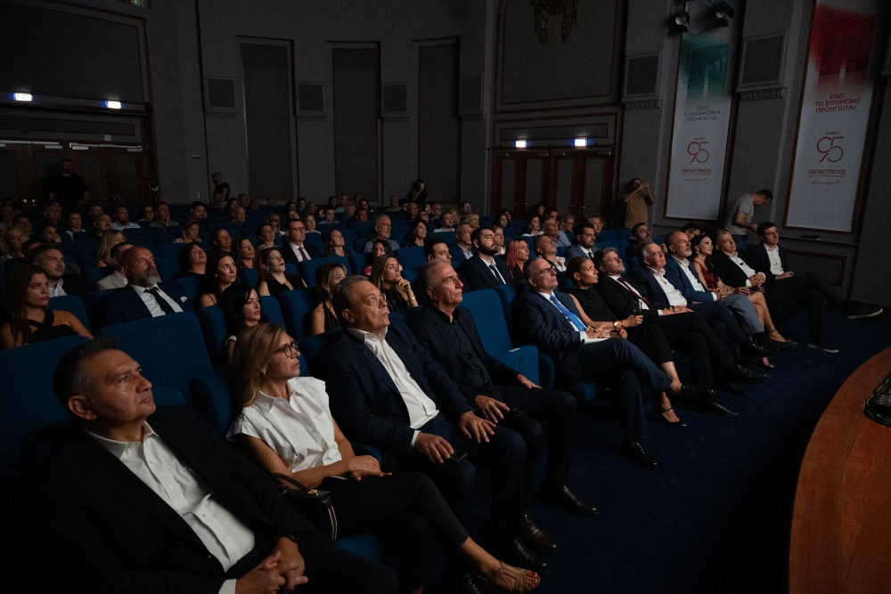 Την εκδήλωση τίμησαν, μεταξύ άλλων, με την παρουσία τους εκπρόσωποι του πολιτικού και επιχειρηματικού κόσμου, των μέσων μαζικής ενημέρωσης, καθώς και στελέχη της Παπαστράτος.