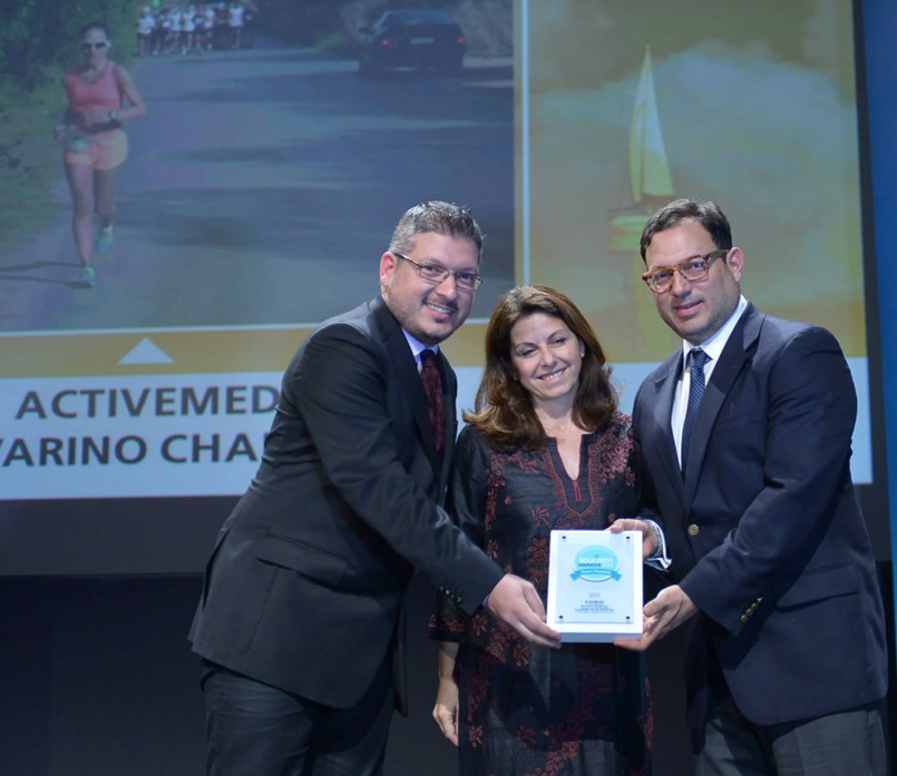 Φωτογραφία από τα Tourism Awards 2015, από αριστερά: Άκης Τσόλης, Μάγια Τσόκλη, Peter Poulos