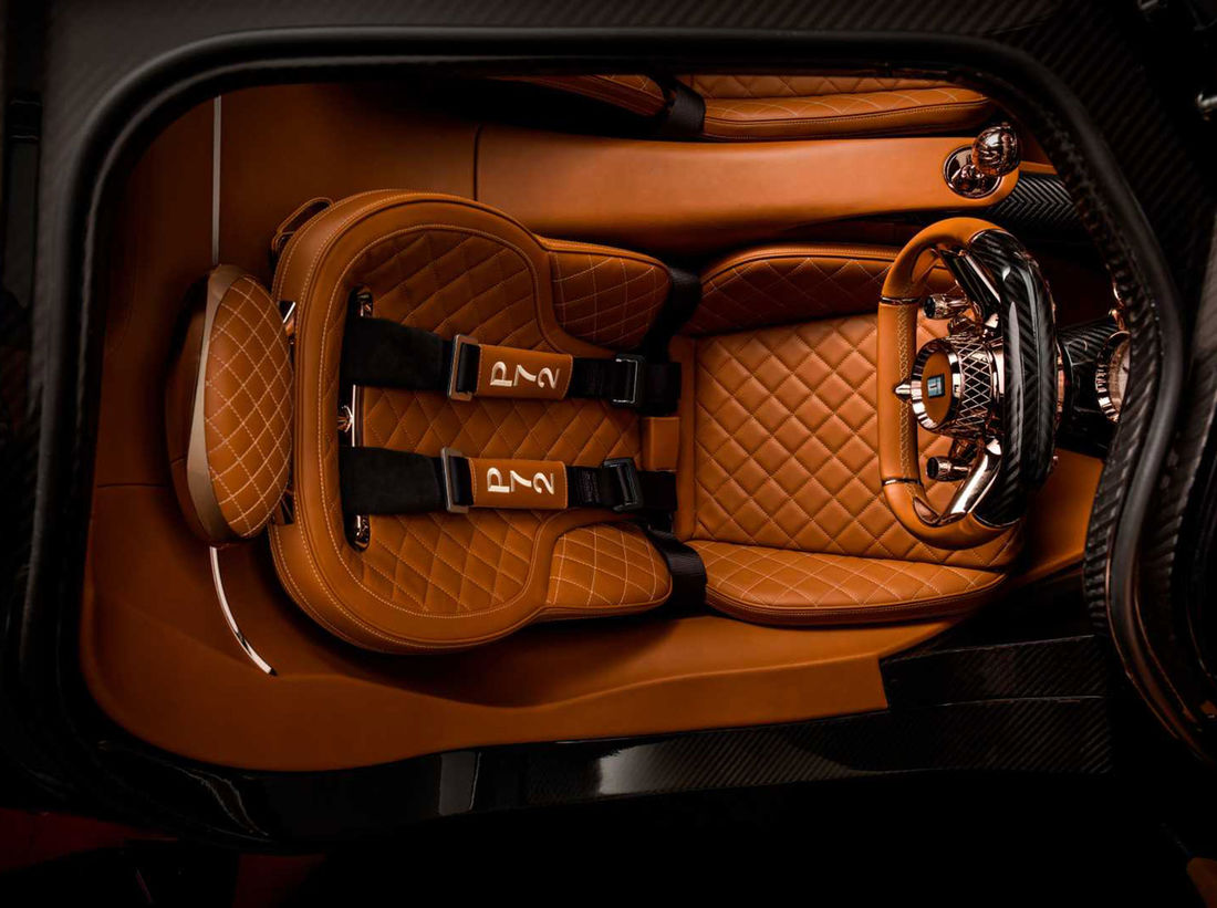 Για τα καθίσματα έχει χρησιμοποιηθεί δέρμα πολύ υψηλής ποιότητας.