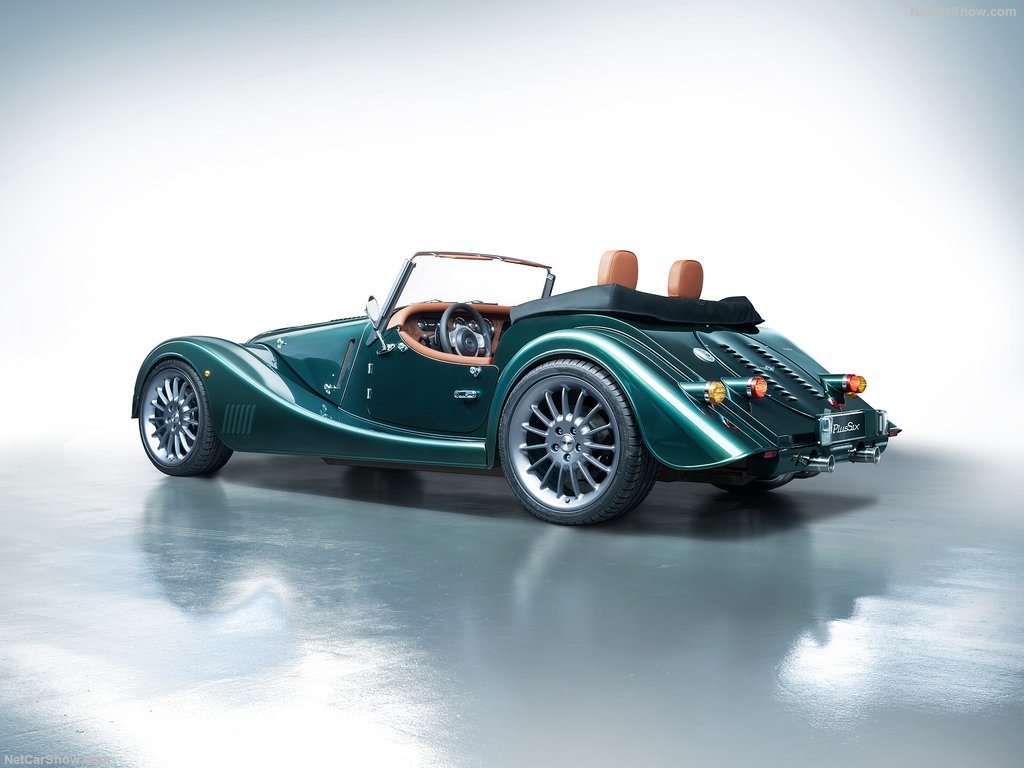 To διθέσιο Roadster είναι κατά μεγάλο βαθμό χειροποίητο.