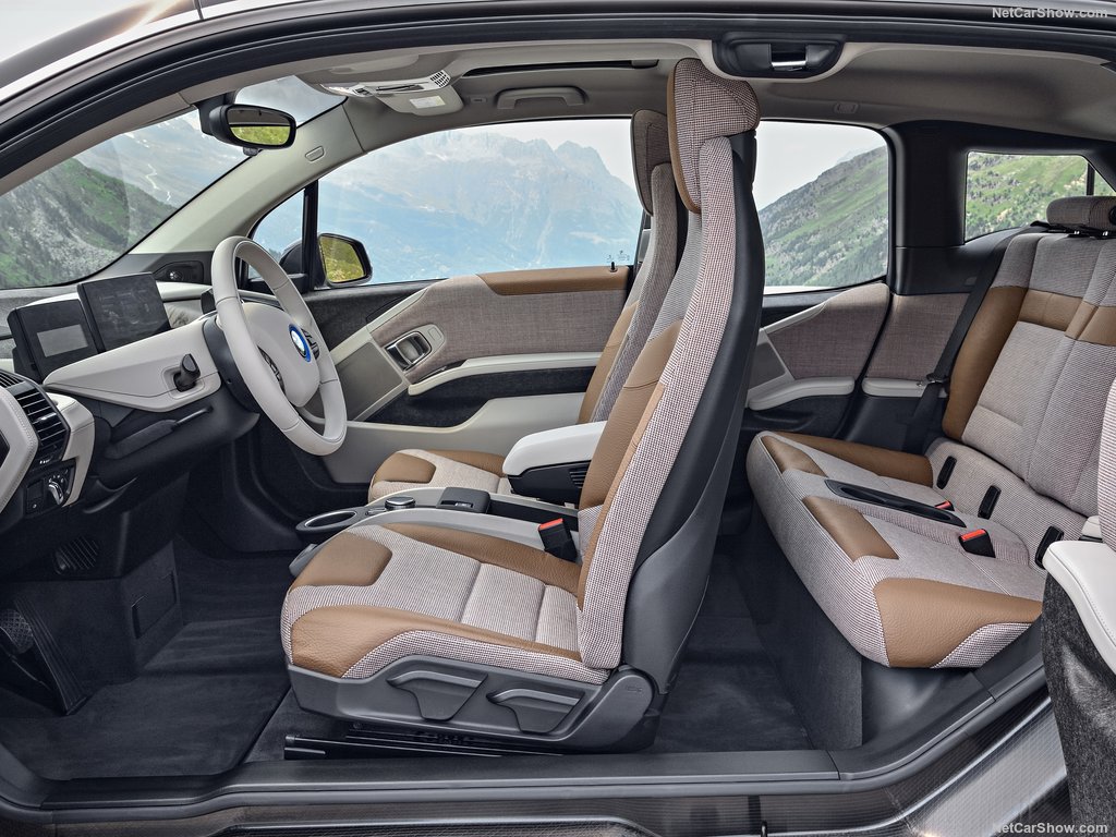 Στο εσωτερικό έχουν χρησιμοποιηθεί πολλά ανακυκλώσιμα υλικά.