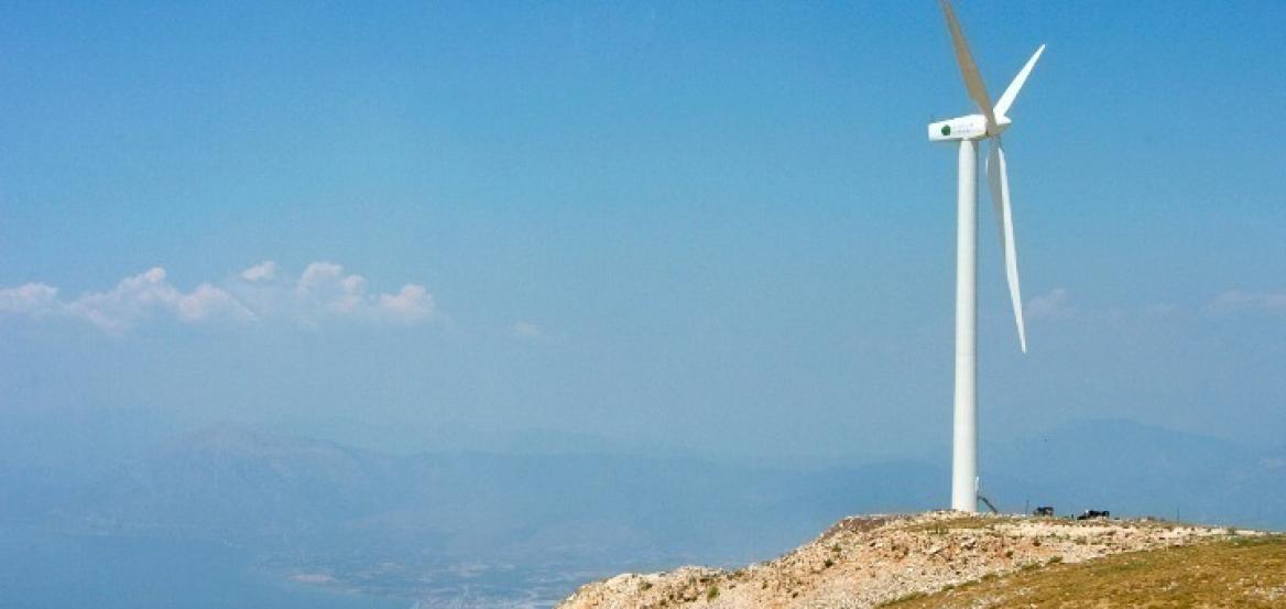 Χωροταξικό ΑΠΕ: Τι ζητά η ΕΛΕΤΑΕΝ για τους αποκλεισμούς, τα νησιά και τη «δεξαμενή» ώριμων έργων