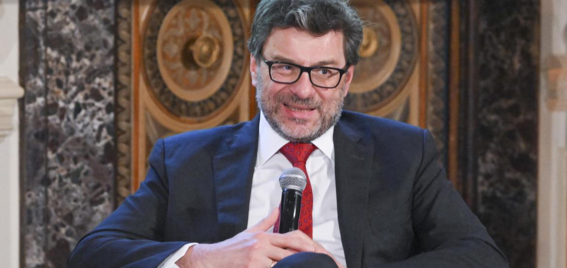 Ιταλός ΥΠΟΙΚ: «Είμαι ικανοποιημένος διότι η Κομισιόν αποδέχθηκε τις προτάσεις μας»