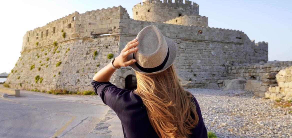 Τουρισμός: Περισσότεροι επισκέπτες τον Μάιο, αλλά με πιο «σφιχτό» πορτοφόλι