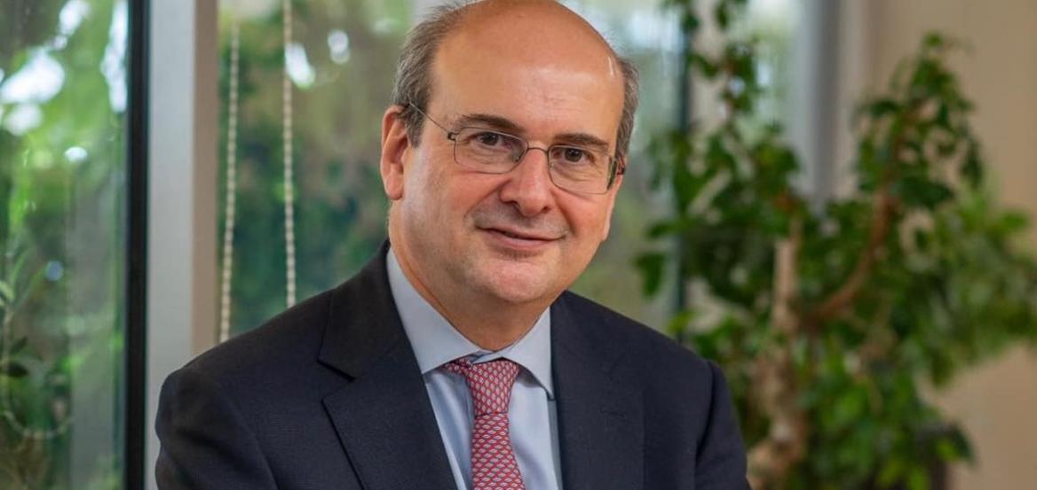Χατζηδάκης: Μείωση της ανεργίας, αύξηση των μισθών, Ψηφιακή Κάρτα Εργασίας, βελτιώνουν τη ζωή των εργαζομένων