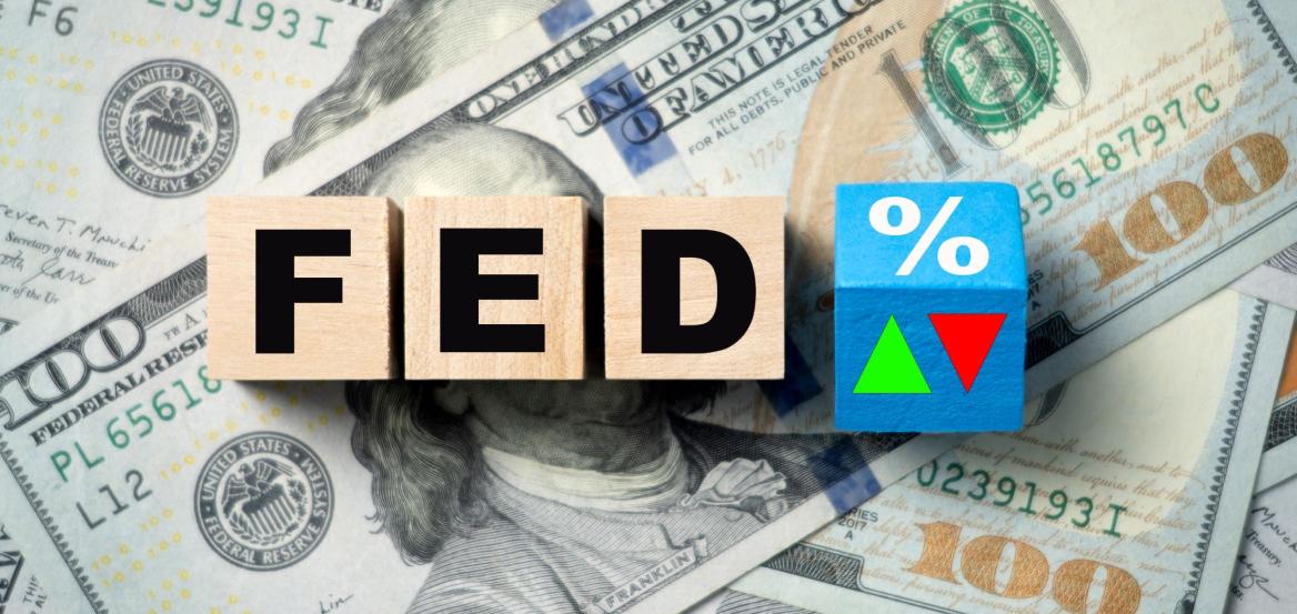 Fed: Τέταρτο «φρένο» στα επιτόκια στο ντεμπούτο Γουόρς