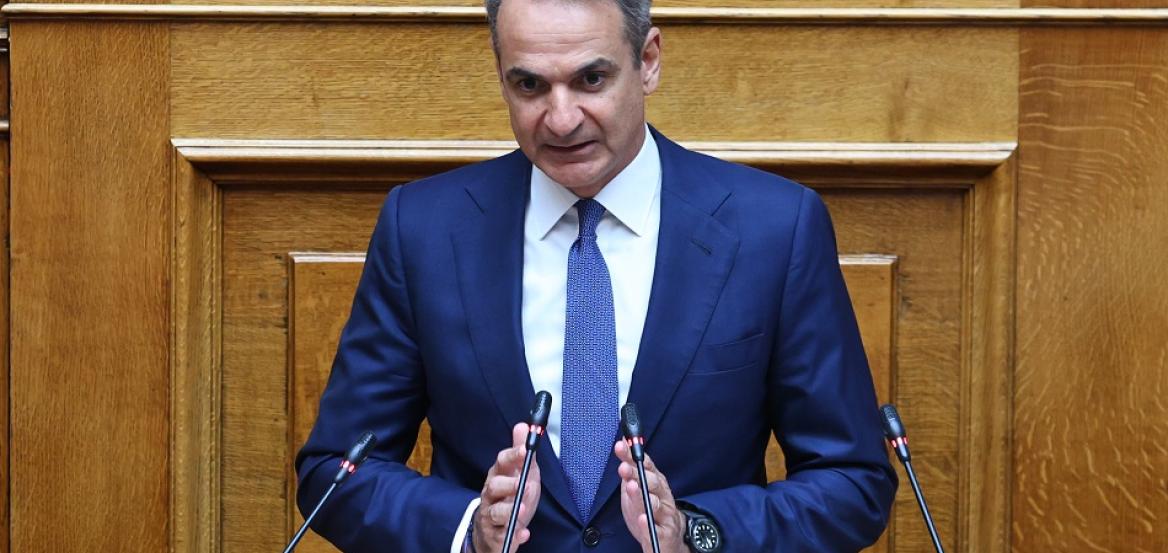 Μητσοτάκης στη Βουλή: Μείωση 10 λεπτών στη βενζίνη και 5 λεπτών στο ντίζελ