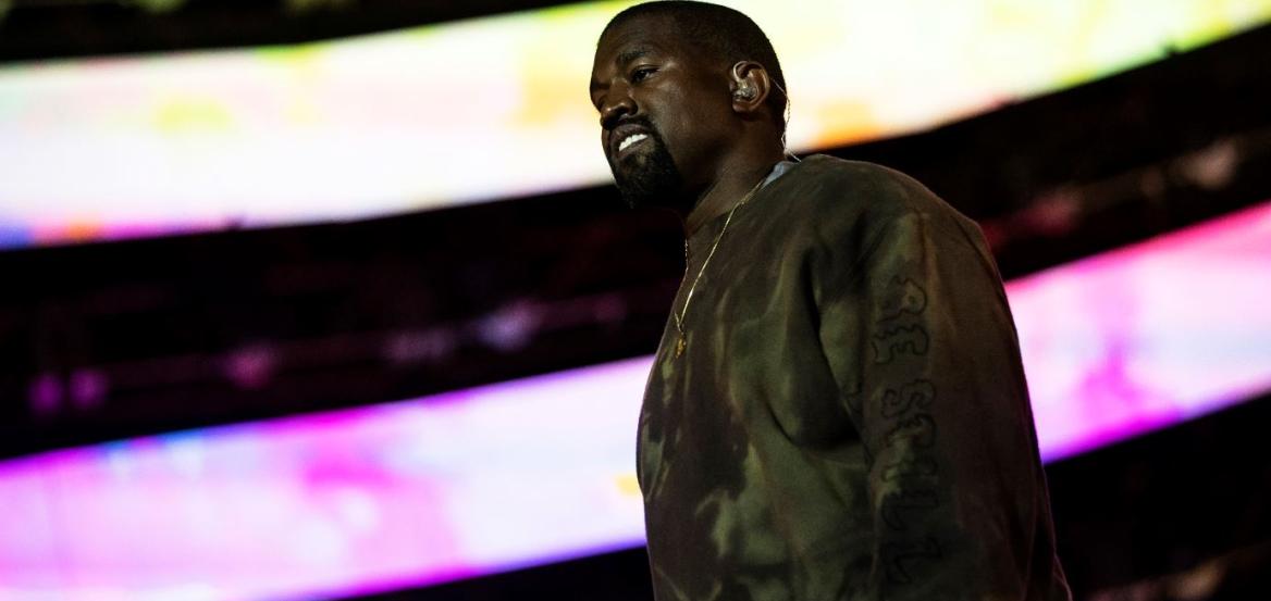 https://www.insider.gr/sites/default/files/styles/article_full_image/public/imported/articles/2020-07/kanye_west_-_singer_-_photo_eurokinissi_.jpg?itok=xKLAA67E