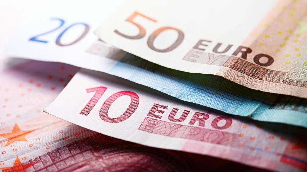 Σε δύο δόσεις η κατάργηση της προσωπικής διαφοράς στις συντάξεις - Αυξήσεις μισθών για ένστολους, διπλωμάτες