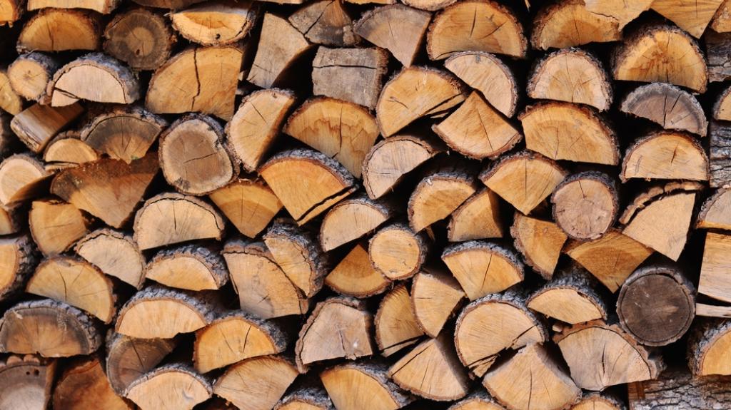 Επίδομα θέρμανσης: Τι ισχύει για καυσόξυλα και πέλετ - Τα ποσά και οι κόφτες 