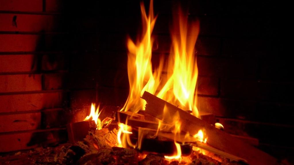 Θέρμανση με τζάκι: Η παραδοσιακή επιλογή που μπορεί να καταστεί ακριβή και αναποτελεσματική 