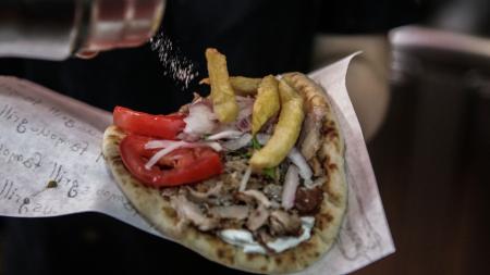 «Σουβλάκι στα 8 ευρώ;» - Ο λογαριασμός της εγκατάλειψης;