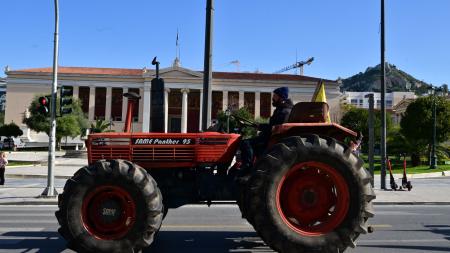 Ποιος θα οδηγεί το τρακτέρ το 2035; Η βόμβα της γήρανσης και η «Gen Z» που γυρίζει την πλάτη