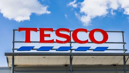 Πώς η συνεργασία της Tesco με ντόπιους παραγωγούς, αντικαθιστά τους συνεταιρισμούς