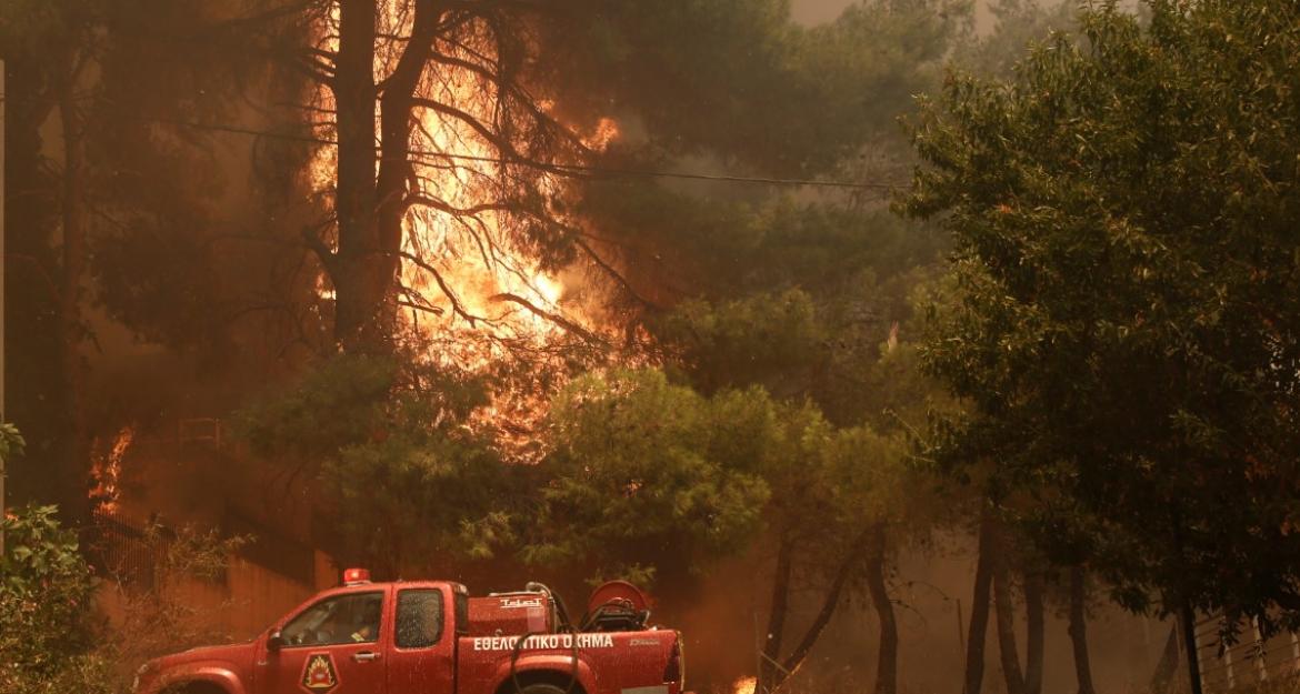 Σταμάτα: Ενισχύονται οι δυνάμεις πυρόσβεσης, κοντά σε σπίτια οι φλόγες -Έκτακτη ενημέρωση από Χαρδαλιά