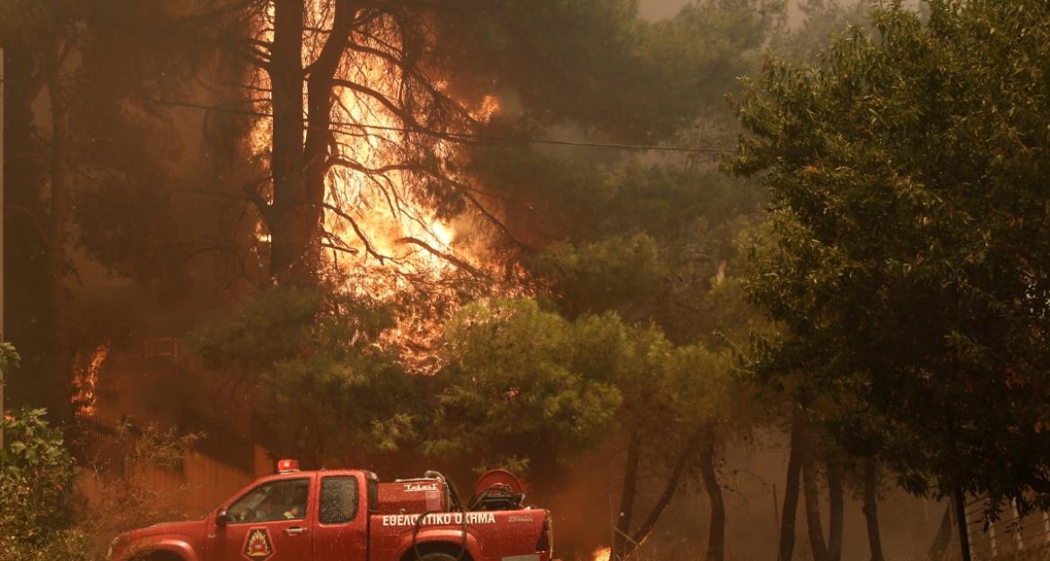 Σταμάτα: Ενισχύονται οι δυνάμεις πυρόσβεσης, κοντά σε σπίτια οι φλόγες -Έκτακτη ενημέρωση από Χαρδαλιά